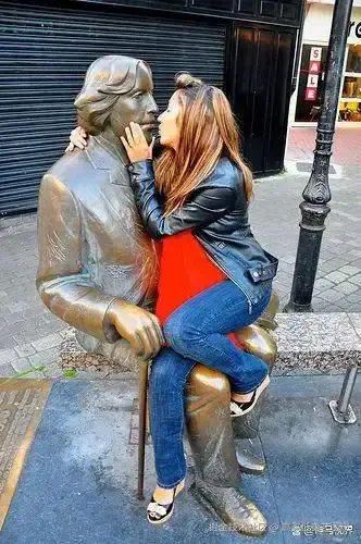 高买低卖艺术家于2025-11-07 16:29发布的图片