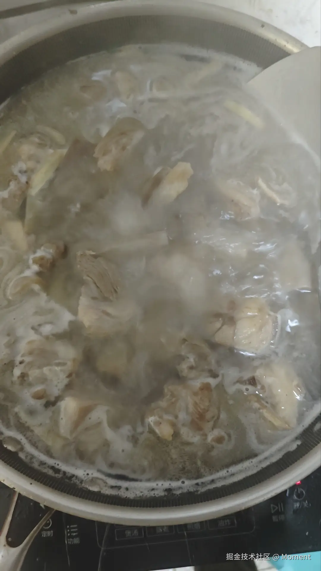 Moment于2025-11-05 10:58发布的图片