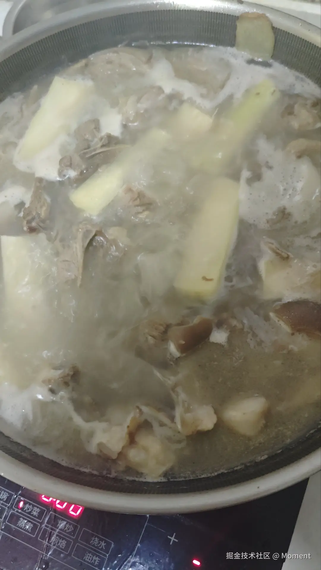 Moment于2025-11-05 10:58发布的图片